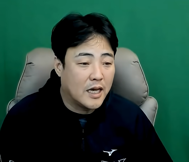 ▲ 품위손상행위 규정에 따라 한국야구위원회(KBO) 상벌위원회로부터 롯데 선수 4명이 징계를 받은 것에 대해 자신의 생각을 이야기한 전 KBO 투수 안지만. ⓒ안지만 유튜브 캡처