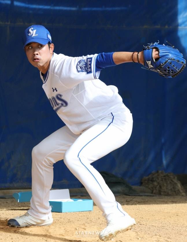 삼성 라이온즈가 22일 일본 오키나와 온나손 아카마 볼파크에서 스프링 캠프를 진행했다. 임기영이 불펜 피칭 훈련을 하고 있다. /사진=김진경 대기자