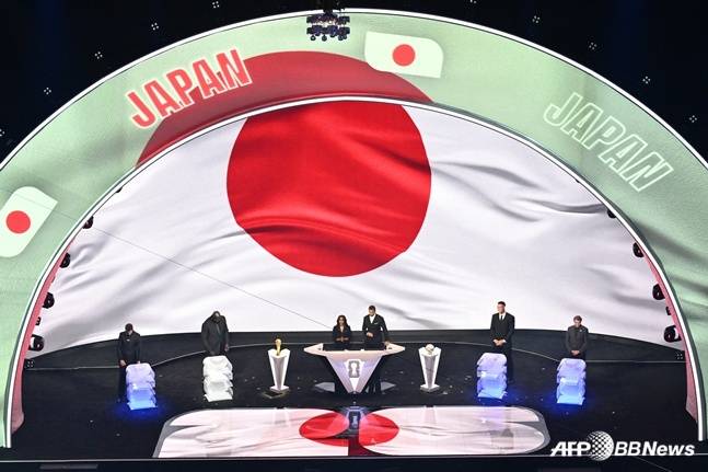 지난 해 12월 5일(현지시간) 미국 워싱턴 DC에서 열린 2026 북중미 월드컵 조 추첨식에서 일본이 소개되고 있다. /AFPBBNews=뉴스1