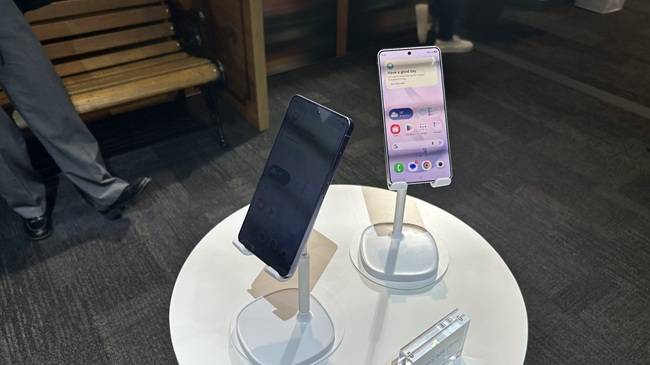 S26 울트라에 적용된 측면 시야를 차단하는 '프라이버시 디스플레이' / 사진=염현석 특파원