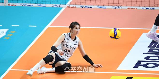 도로공사 강소휘가 23일 서울 장충체육관에서 열린 2025~2026 V-리그 GS칼텍스와 경기에서 실점 후 아쉬워하고 있다. 2025. 12. 23. 장충 | 최승섭기자 thunder@sportsseoul.com
