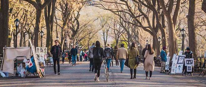 미국 뉴욕 센트럴파크의 시민들. /nycparktours.com 제공