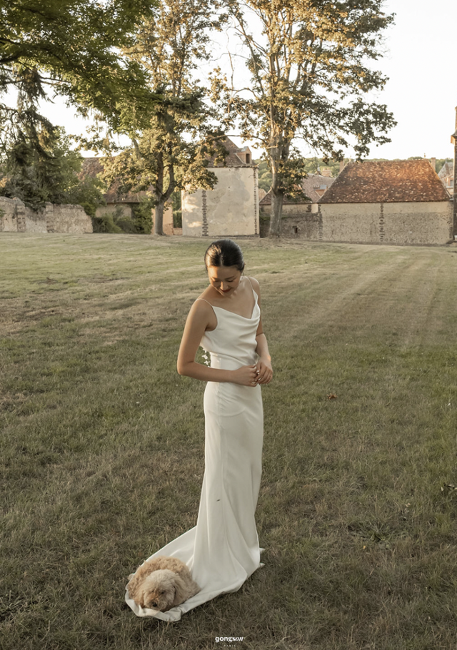 드레스고 뭐고 일단 눕개. 보호자 제공