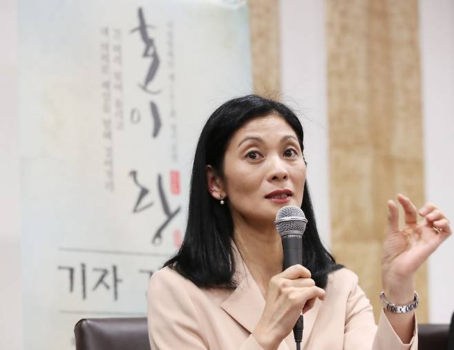 2019년 10월 30일 오전 서울 서초동 예술의전당에서 열린 국립발레단 181회 정기공연 '호이 랑' 기자간담회에서 강수진 예술감독이 질문에 답하고 있다. 뉴시스