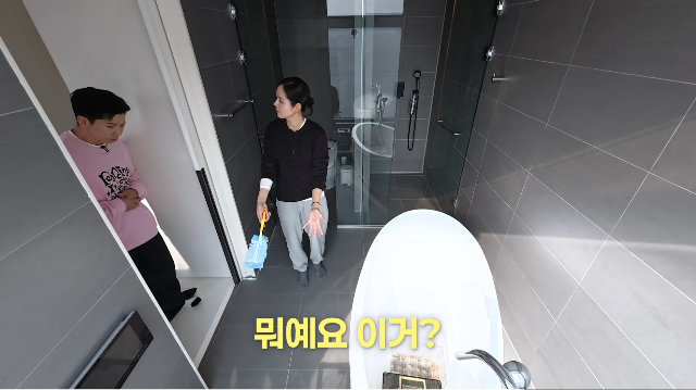 한가인의 집에서 예상 밖 장면이 공개됐다. 사진= 유튜브 채널 ‘자유부인 한가인’