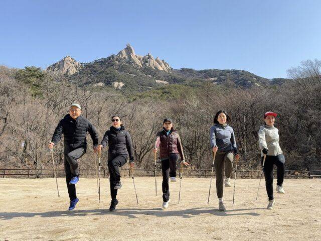 초보자는 강습을 통해 노르딕 워킹 방법을 익히는 것이 좋다. 한국노르딕워킹협회