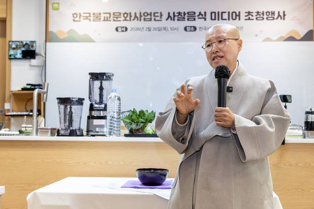 선재스님이 26일 사찰음식 체험행사에서 발언하고 있다. 사진 제공=한국불교문화사업단