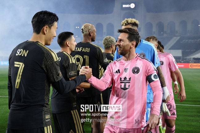 ▲ 손흥민에게 판정패 한 메시는 슈팅 4회와 기회 창출 3회를 기록했지만 유효 슈팅은 없었고 볼 경합 성공률도 50%(5/10)에 그쳤다. 평점은 6.6으로 평소 메시와는 거리가 있는 경기였다.