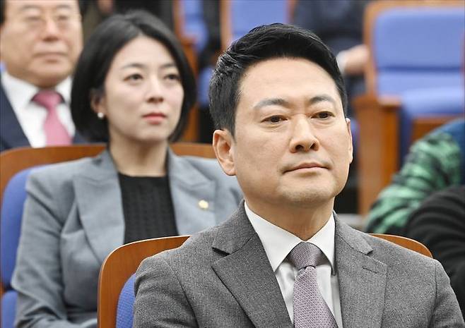 국민의힘 장동혁 대표와 배현진 의원이 지난 23일 국회에서 열린 국민의힘 의원총회에 참석하고 있다. ⓒ데일리안 홍금표 기자