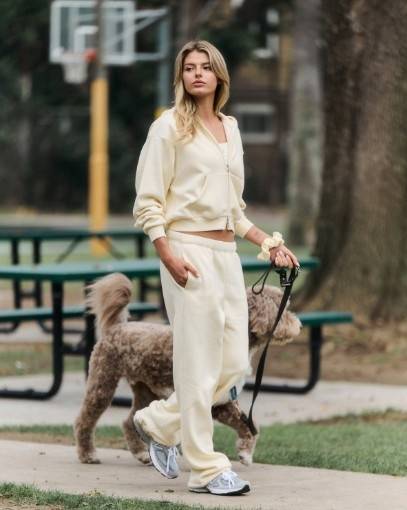 아웃도어 보이스 이미지 컷. <부자비즈>