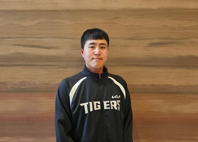 지난해 1군 전력분석 업무를 담당했던 이진우 KIA 타이거즈 국제 스카우트 코치가 올해는 스카우트 관련 업무를 맡았다. KIA 타이거즈