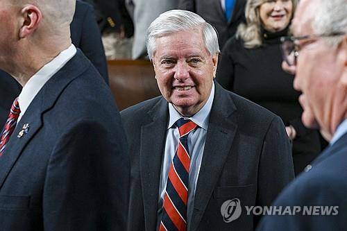 린지 그레이엄 미국 연방상원의원 (워싱턴DC EPA=연합뉴스) 2026년 2월 24일 미국 연방의회 의사당에서 열린 도널드 트럼프 대통령의 국정연설 전에 촬영된 린지 그레이엄(공화·사우스캐롤라이나) 연방상원의원의 모습.