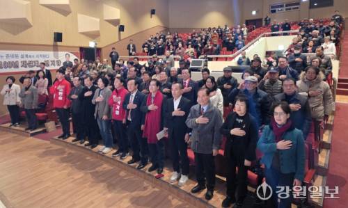 ◇6·3지선 춘천시장 출마를 선언한 변지량 전 강원도 도민복지특별자문관은 28일 춘천교육문화관에서 저서