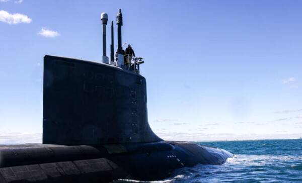미국 해군 버지니아급 핵추진 잠수함 USS 미네소타(Minnesota)함이 2025년 3월, 서호주 인근 해역에서 항해하고 있다. GETTY IMAGES Indopacific Defense Forum