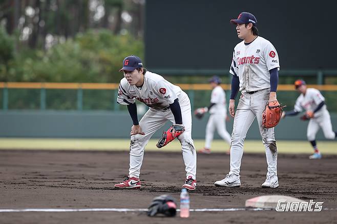 롯데 고승민과 나승엽. 롯데 자이언츠 제공