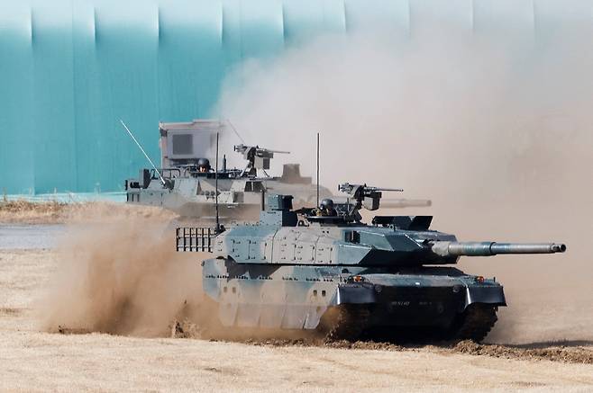 지난달 일본 육상 자위대 제1공수여단이 신년 군사훈련을 실시하고 있다./로이터 연합뉴스