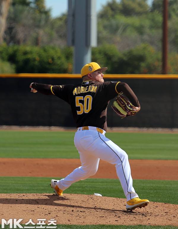 4회 마운드에 오른 아드리안 모레혼. 사진(美 피오리아)= 김재호 특파원