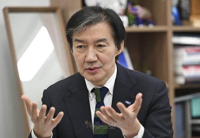 조국 조국혁신당 대표가 지난 27일 국회 당대표실에서 서울신문과 인터뷰하고 있다. 2026.2.27 이지훈 기자