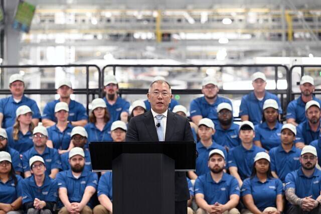 정의선 현대차그룹 회장이 지난해 HMGMA 준공식에서 환영사를 하고 있는 있다. 현대차그룹 제공.