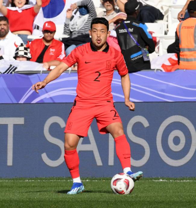 15일(현지시간) 카타르 도하 자심 빈 하마드 스타디움에서 열린 2023 아시아축구연맹(AFC) 카타르 아시안컵 대한민국과 바레인의 경기. 이기제가 패스를 시도하고 있다. 도하(카타르)=박재만 기자 pjm@sportschosun.com/2024.01.15/