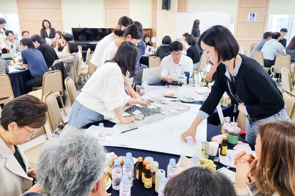 우리동네 자치계획 수립을 위한 워크숍에 참여한 고등동 주민들.