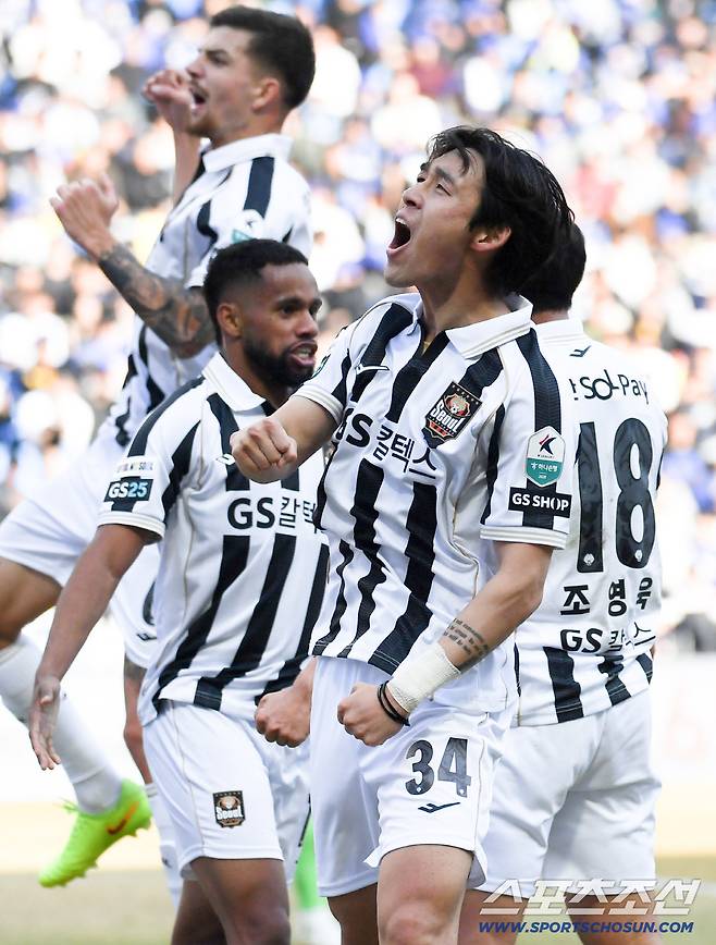 K리그1 인천 유나이티드와 FC서울의 경기가 28일 인천축구전용구장에서 열렸다. 후반 서울 조영욱의 추가골이 터지자 송민규가 환호하고 있다. 인천=박재만 기자pjm@sportschosun.com/2026.02.28/