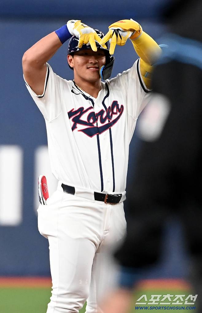 2일 일본 오사카 교세라돔에서 열린 WBC(월드베이스볼클래식) 한국 대표팀과 한신 타이거즈의 경기, 1회초 2사 1,2루 안현민이 1타점 2루타를 치고 기뻐하고 있다. 오사카(일본)=허상욱 기자wook@sportschosun.com/2026.03.02/