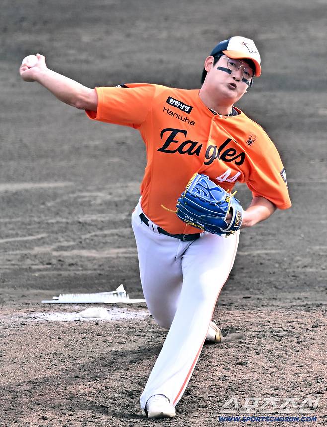 22일 일본 오키나와 니시자키 야구장에서 열린 한화 이글스와 지바 롯데의 연습경기. 한화 김서현이 역투하고 있다. 오키나와(일본)=박재만 기자 pjm@sportschosun.com/2026.02.22/