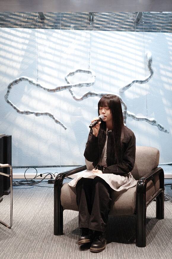 싱어송라이터 공원(gongwon)이 새 EP '0' 발매를 기념해 2월 28일 서울 강남구 공원스크립트에서 청음회를 진행했다./아카이브 아침