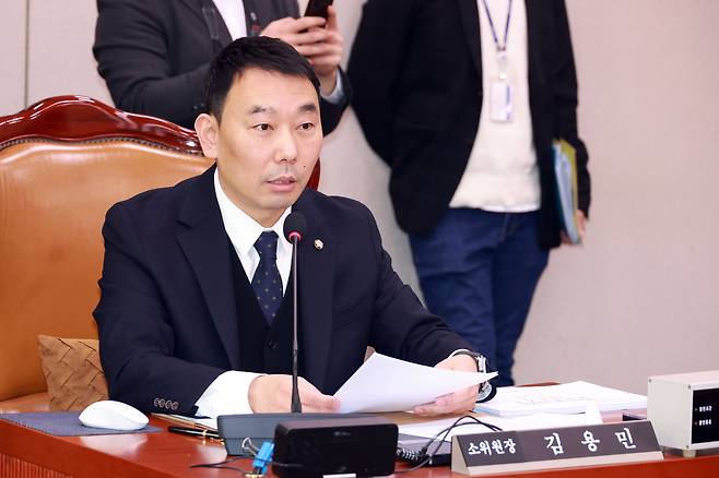 지난 달 20일 서울 여의도 국회에서 열린 법제사법위원회 제5차 법안심사제1소위원회에서 김용민 소위원장이 회의를 주재하고 있다./뉴시스