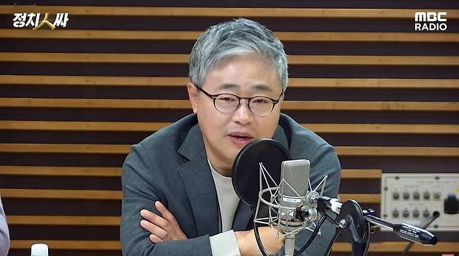 ▲ MBC라디오 '정치인싸'에 출연하고 있는 장성철 공감과논쟁센터 소장. 사진=MBC 유튜브 갈무리