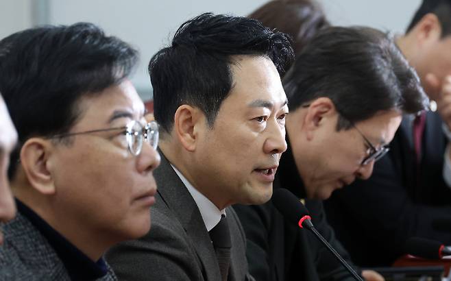 국민의힘 장동혁 대표가 2일 국회에서 열린 최고위원회의에서 모두발언을 하고 있다. 연합뉴스