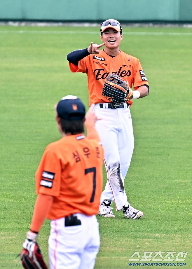 22일 일본 오키나와 니시자키 야구장에서 열린 한화 이글스와 지바 롯데의 연습경기. 한화 중견수 오재원이 수비를 하고 있다. 오키나와(일본)=박재만 기자 pjm@sportschosun.com/2026.02.22/