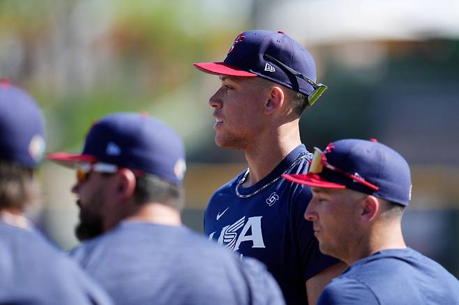 애런 저지와 카일 슈와버, 알렉스 브레그먼이 경기 전 훈련을 하고 있다. AP연합뉴스