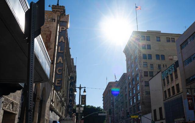 LA 브로드웨이에서 가장 오래된 극장 '팰리스 극장'의 모습.
