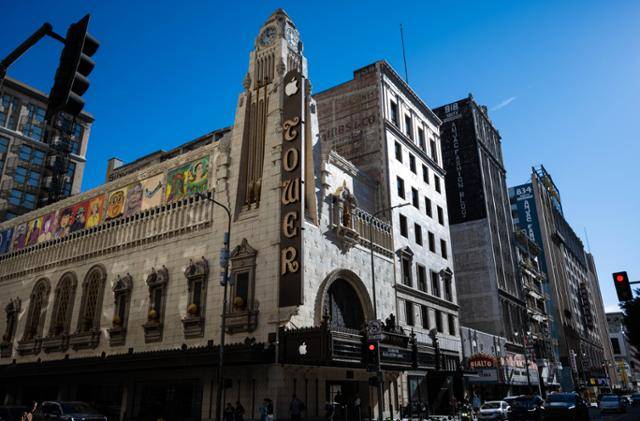 LA 브로드웨이 '타워 극장'은 '애플스토어'로 탈바꿈했다.