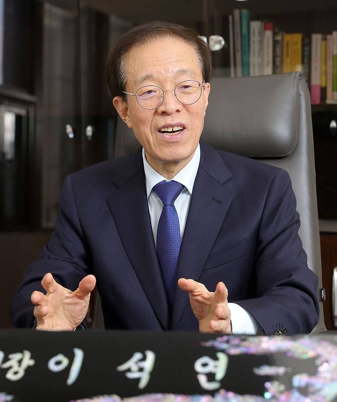 지난달 27일 이석연 국민통합위원장이 정부서울청사에서 사법 3법과 관련한 견해를 밝혔다. 강정현 기자