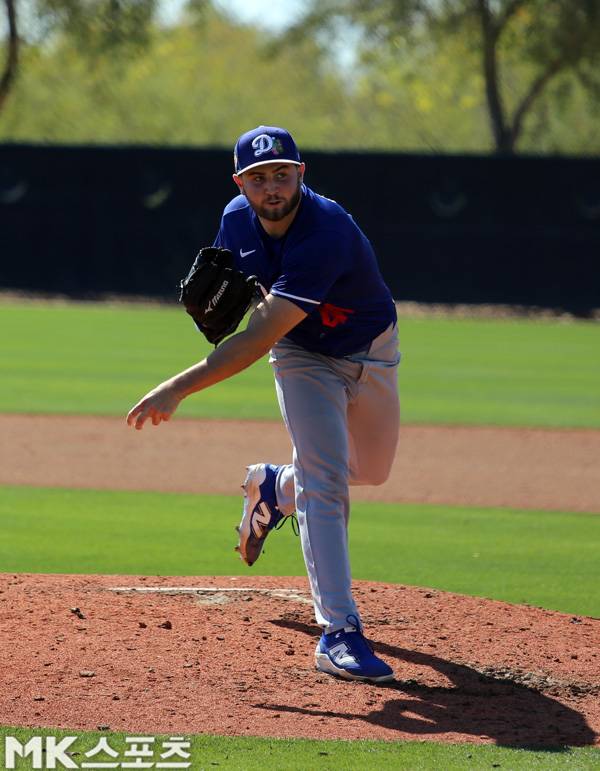 다저스는 지난해 드래프트에서 최고 순위로 지명한 좌완 루트를 마운드에 올렸다. 사진(美 글렌데일)= 김재호 특파원