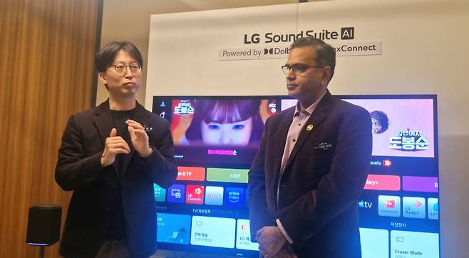 박찬후 LG전자 오디오개발실장(왼쪽), 아심 마서 돌비 아태지역 마케팅총괄 부사장이 5일 서울 중구 앰버서더 서울 풀만에서 열린 'LG 사운드 스위트' 설명회에 참석해 질문에 답변을 하고 있다.(손희정 기자 sonhj1220@)