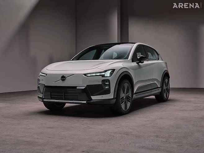 EX60과 더불어 공개된 EX60 크로스컨트리의 모습.