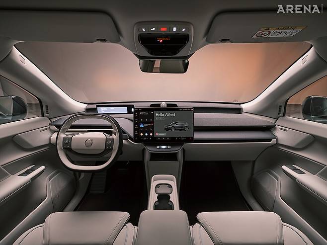 전기차의 인테리어는 확실히 광활하고 쾌적하다.