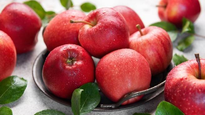 매일 사과 한 개를 섭취하면 다양한 건강 개선 효과를 기대할 수 있다|출처: 게티이미지뱅크