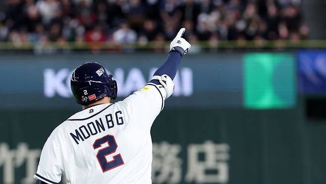 야구대표팀 문보경이 5일 일본 도쿄돔에서 열린 2026 WBC 본선 1라운드 체코전 1회말 1사 만루 상황에서 만루홈런을 터트린 뒤 그라운드를 돌며 세리머니를 하고 있다. 도쿄|뉴시스