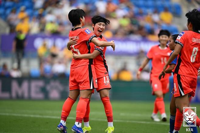 ▲ 비즈니스석 논란과 맞물려 여자 축구대표팀을 둘러싼 관심이 어느 때보다 커졌다. 이란전에 이어 필리핀전에서도 무실점 승리를 이어간 한국은 대회 첫 우승을 향해 순항하고 있다. ⓒ대한축구협회