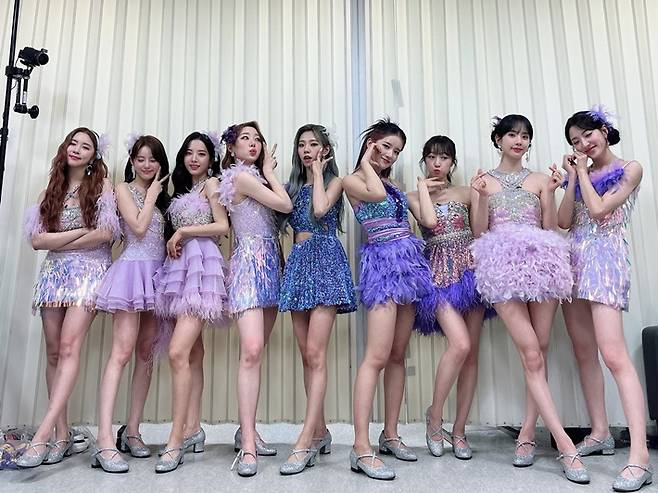 수빈이 추천한 '퀸덤2'의 '팬터마임' 무대 당시 우주소녀. 우주소녀 공식 트위터