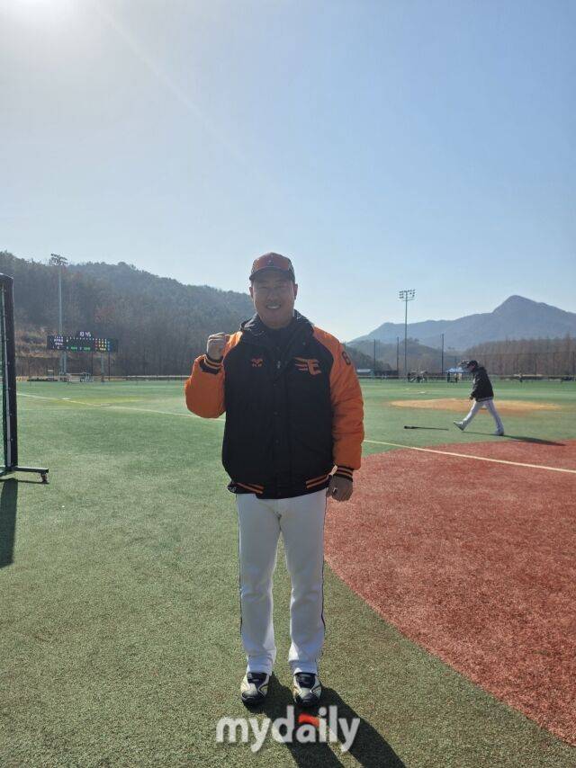 박상규 감독이 파이팅을 외치고 있다. /순창 팔덕야구장=심재희 기자