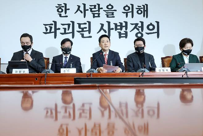 국민의힘 장동혁 대표가 5일 국회에서 열린 최고위원회의에서 발언하고 있다. 연합뉴스