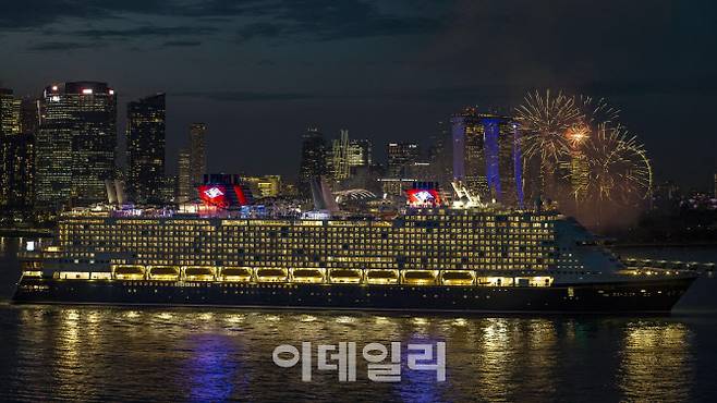디즈니 어드벤처호 싱가포르 입항