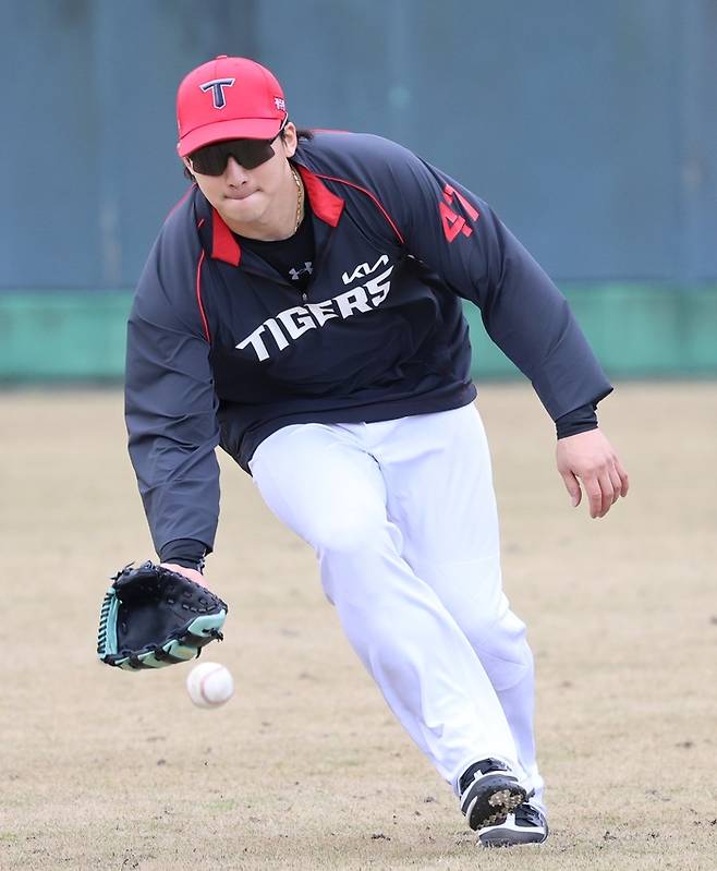 KIA 나성범이 25일 일본 아마미오시마 스프링캠프에서 수비 훈련을 하고 있다. 사진 | KIA 타이거즈