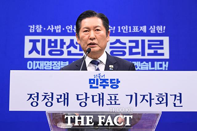 정청래 더불어민주당 대표가 8일 오전 서울 여의도 국회에서 취임 후 두 번째 기자회견을 열고 있다. /국회=남윤호 기자
